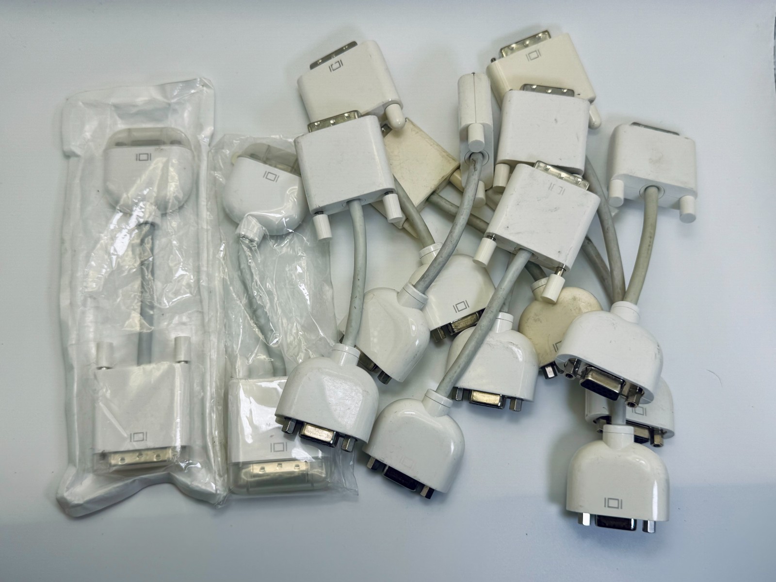 10x MAC/MINI/PRO DVI to VGA Video Adapter Cable 603-8471/603-8525 OEM Dongle LOT