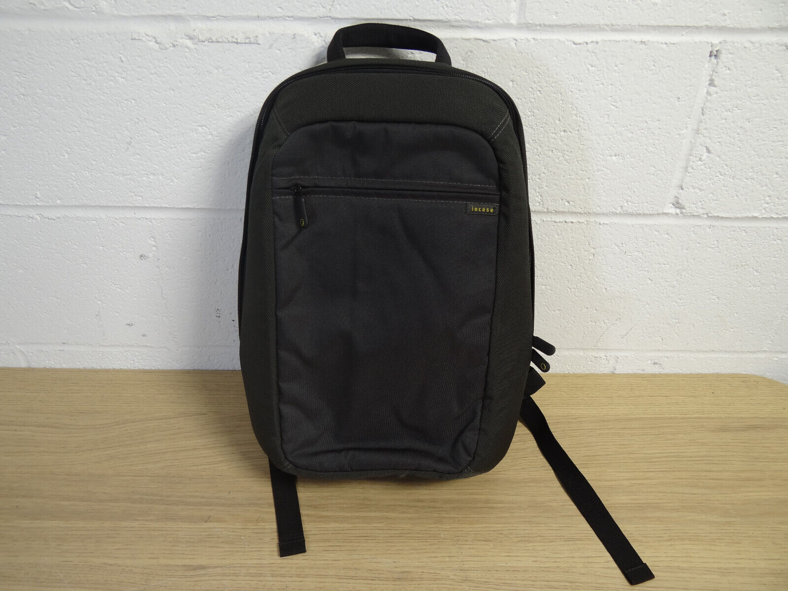 Incase ICON Slim Sling Shoulder Strap Black Laptop  +Travel Bag Backpack