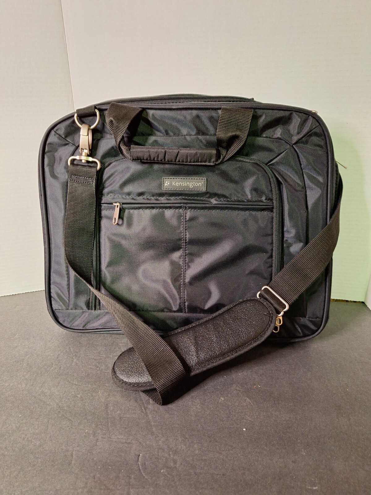 SIMPLY PORTABLE 40 CLASSIC LAPTOP CASE, 15-3/4 X 3-1/2 X 12-1/2, BLACK