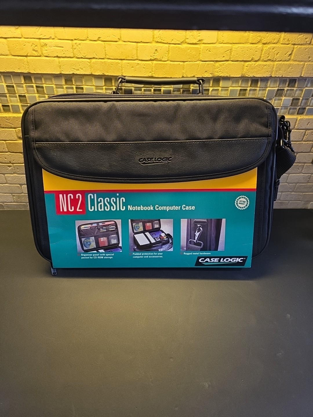 Case Logic Nc2 Classic Notebook Computer Case