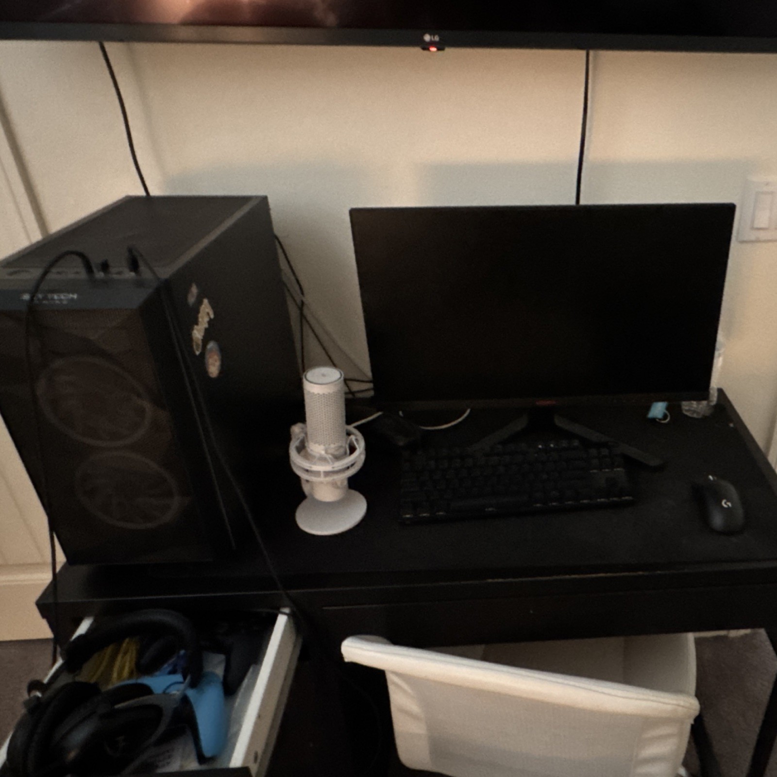 Skytech Gaming Desktop Tower Setup with Keyboard Mouse Microphone controller$700
