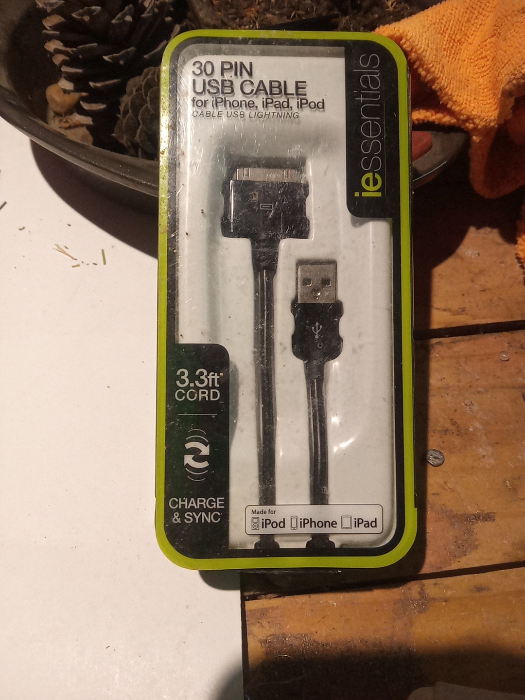Mizco iessentials USB Sync Cable for iPod/iPhone (Black)