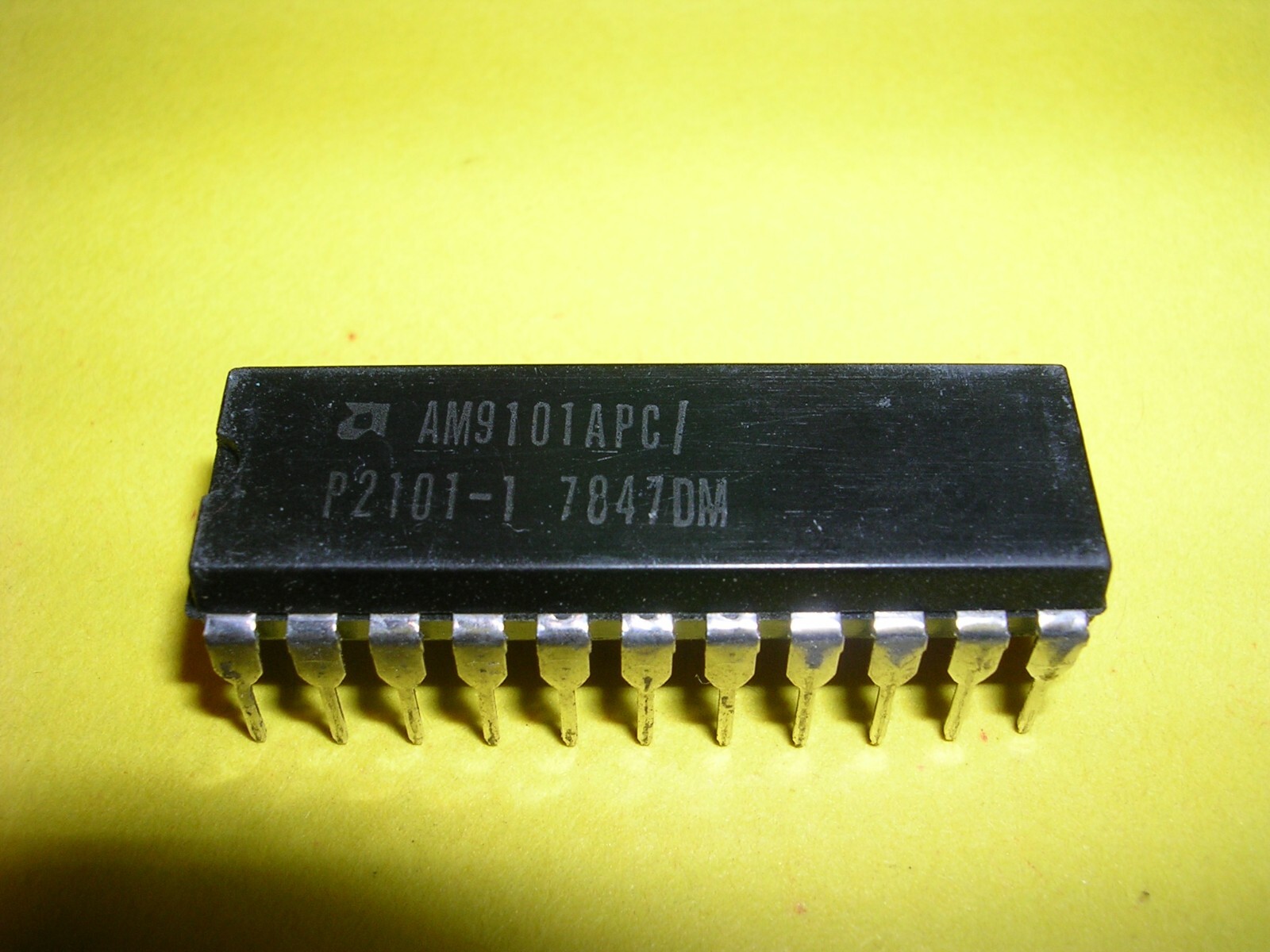 Advanced Micro Devices (AMD) AM9101APC / P2101-1 1024-Bit (256 x 4) Static RAM