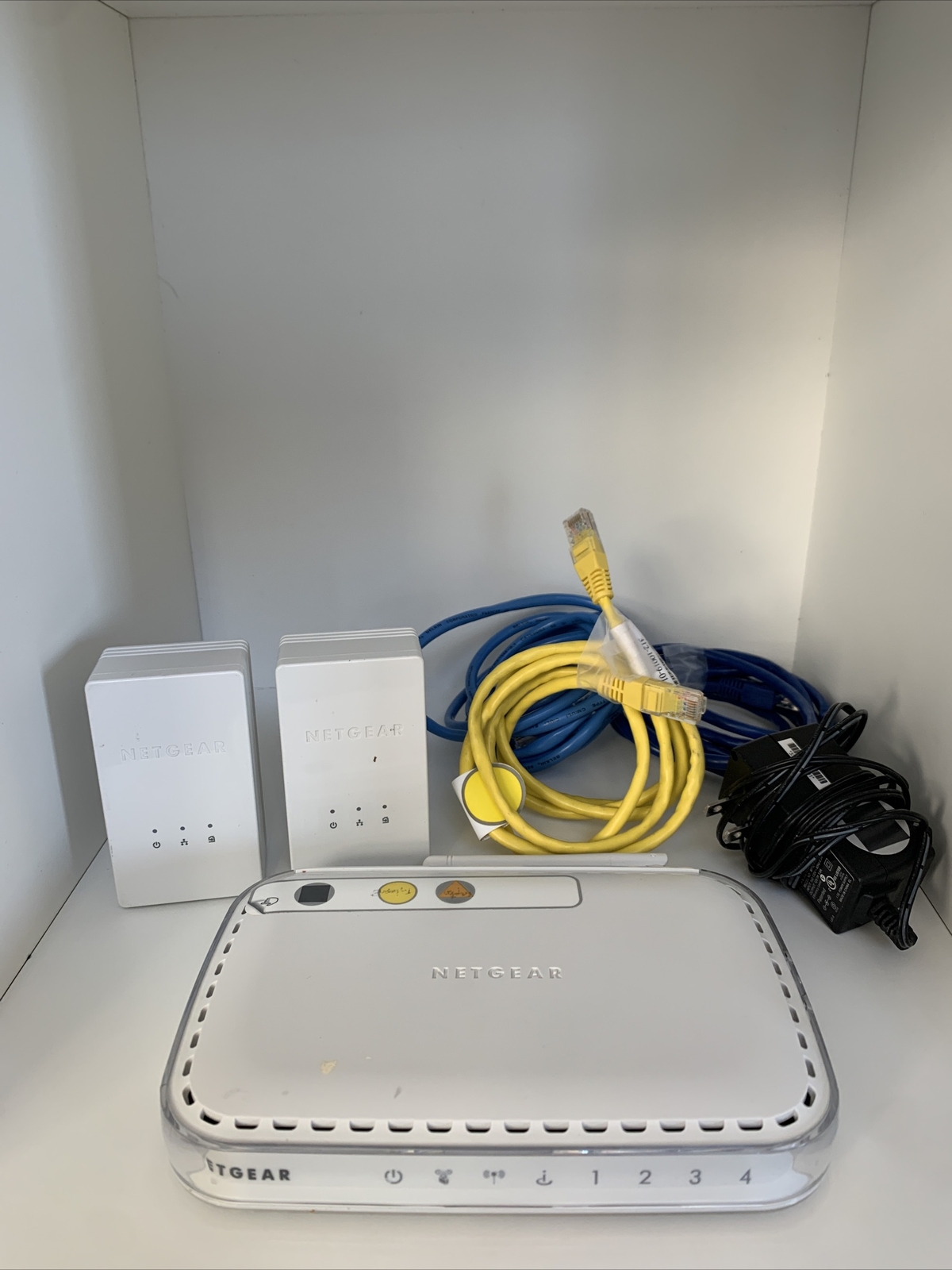 Netgear Wireless Router WGR614 v10 54Mbs Wireless-G With Power line 100 Adaptors