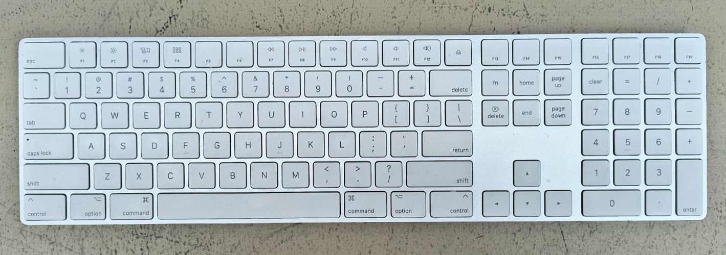 APPLE MAGIC KEYBOARD NO USB-C CABLE TESTED AND WORKS  (Model: A1843)