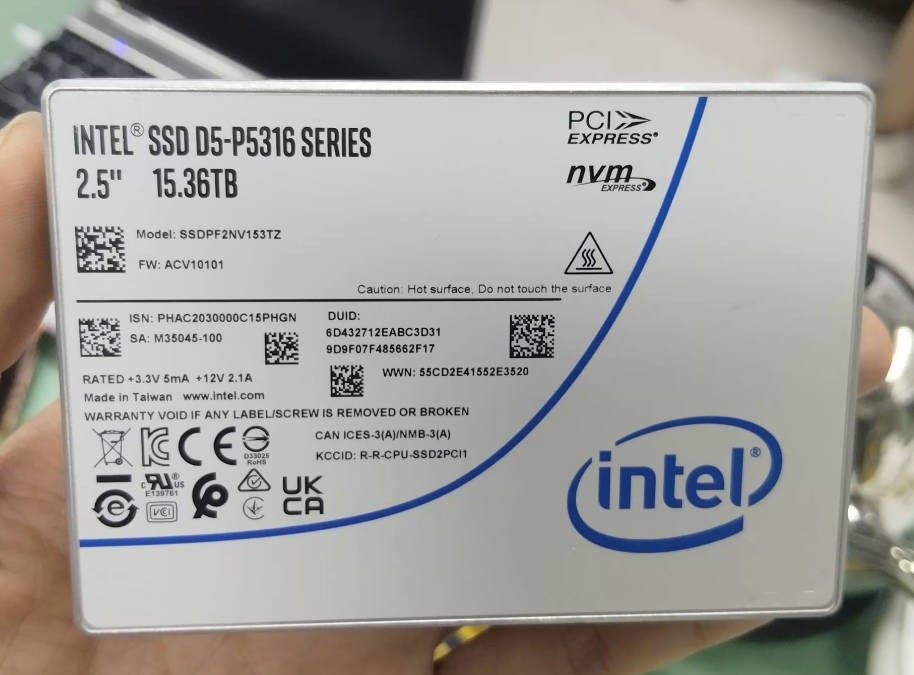 Intel D5-P5316 15.36TB SSD Series NVME U.2 2.5" SSDPF2NV153TZ