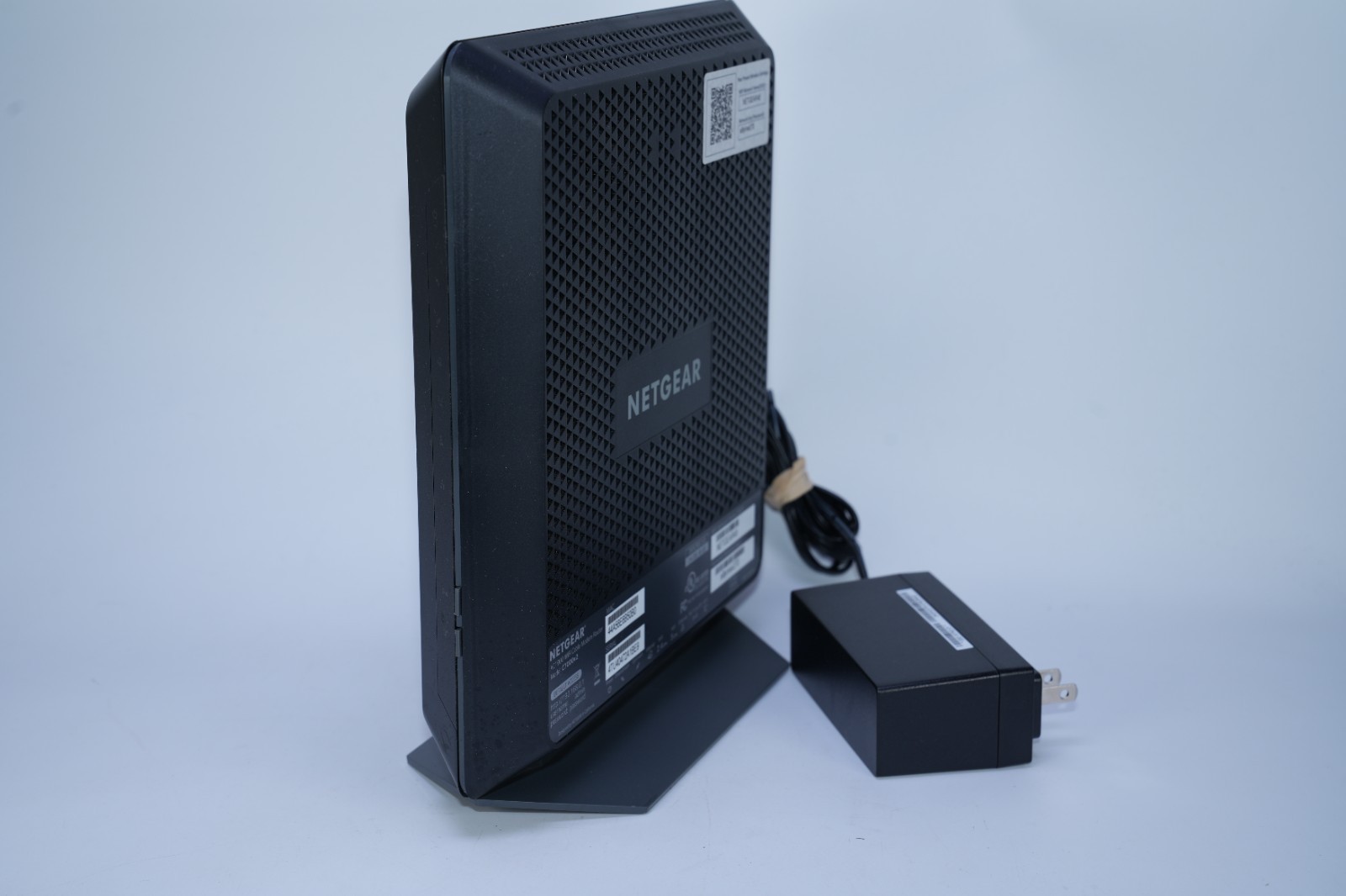NETGEAR AC1900 Wireless-Wi-Fi Cable modem Router - C7000v2