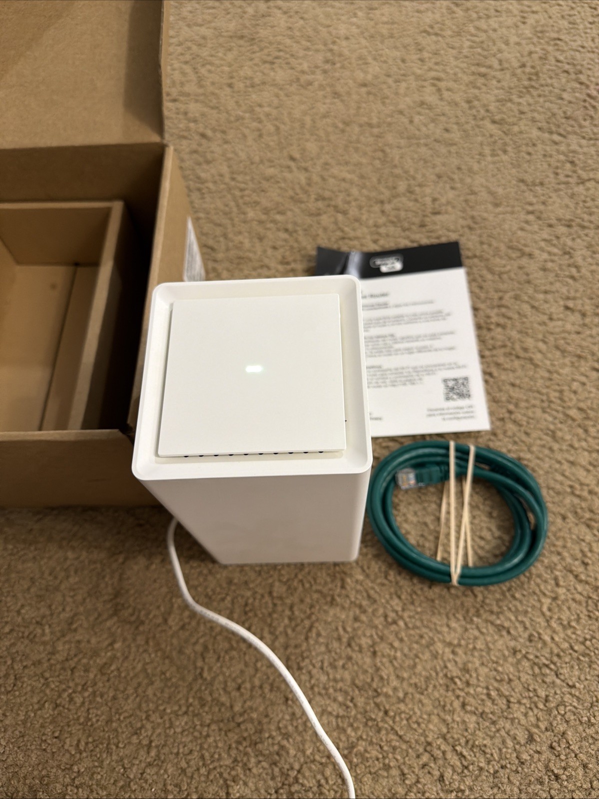 Straight Talk FWF100V5L Home Internet All-in-One 5G 4G LTE Router White Prepaid