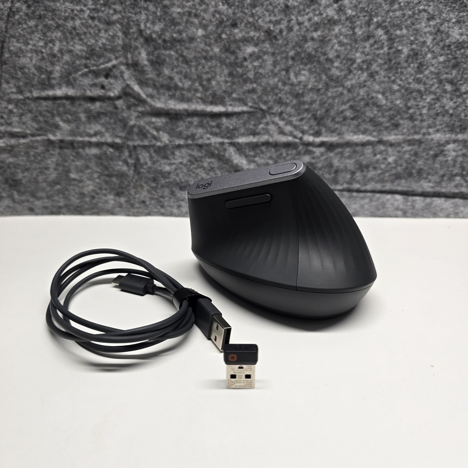 Logitech MX Vertical Advanced Ergonomic Wireless Mouse w/ Receiver Tested