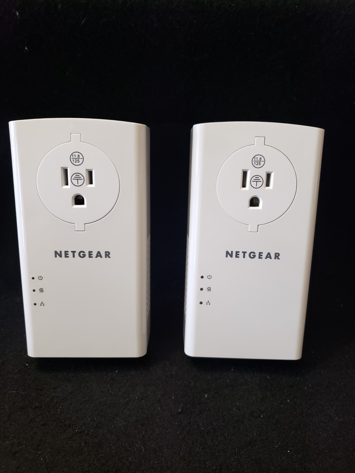 2 Used NETGEAR Powerline 2000 + Extra outlet PLP2000's