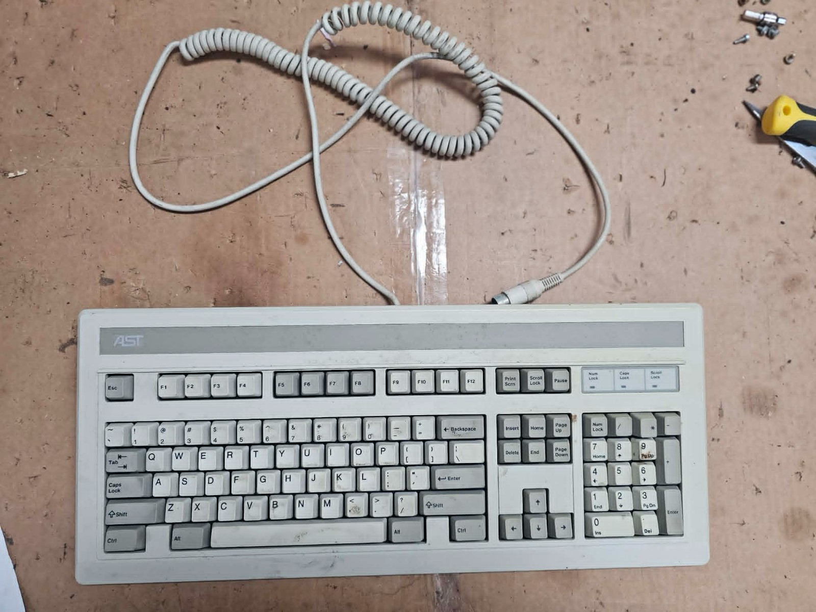 Vintage AST KB-101 NMB RT6271T Mechanical Clicky Keyboard 230098-001N AT DIN