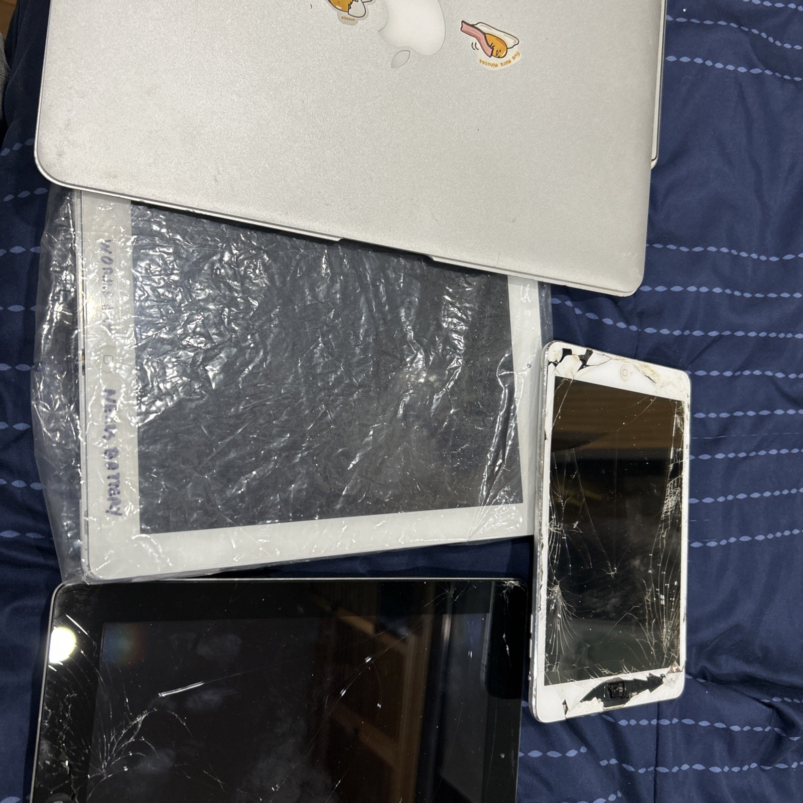 Junk Apple Tablet And Mac Book For Parts Only Look In The Pic