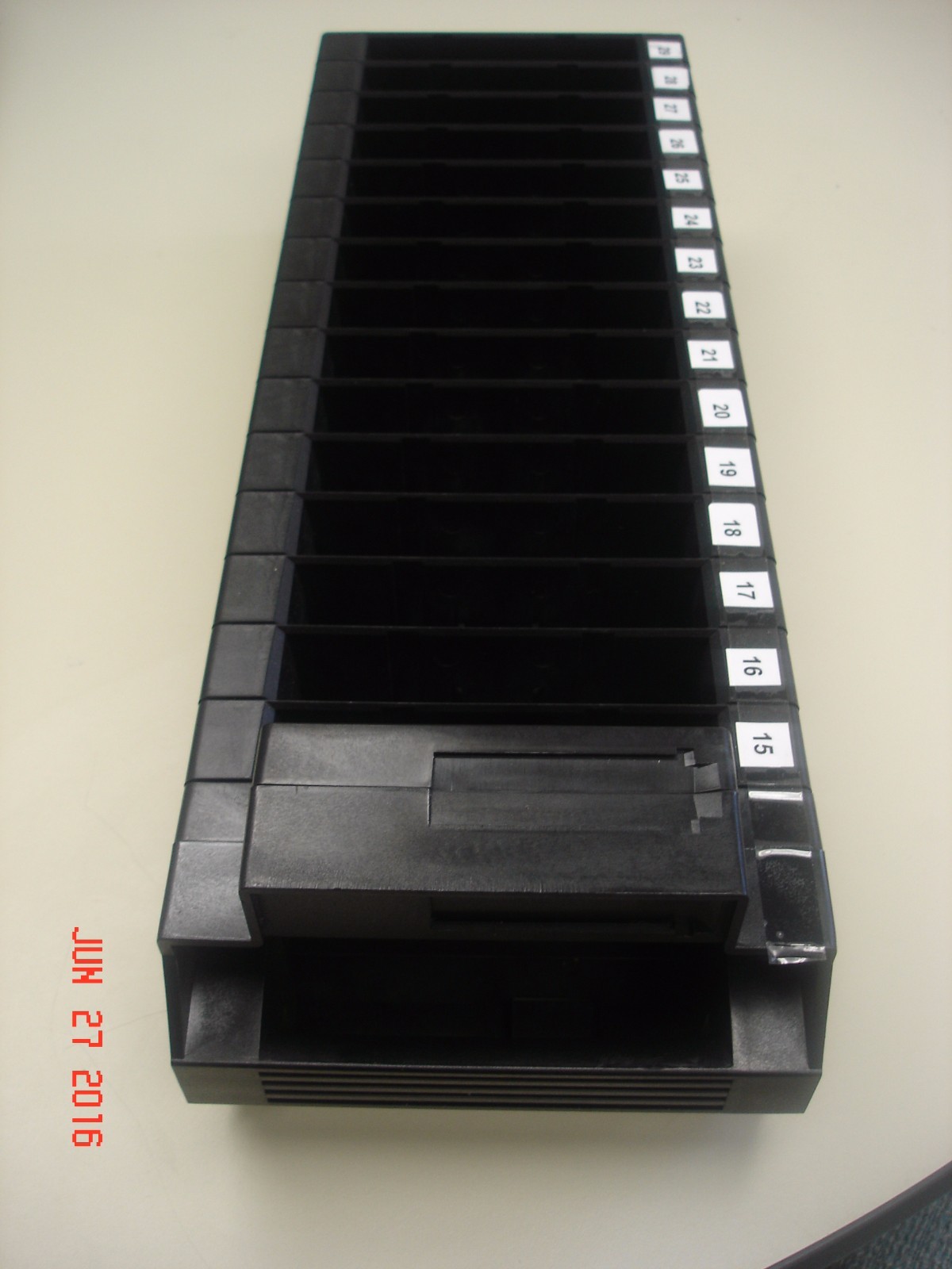 303076-001  HP 15 SLOT RIGHT MAGAZINE FOR HP MSL6000  LIBRARIES, VERY CLEAN 
