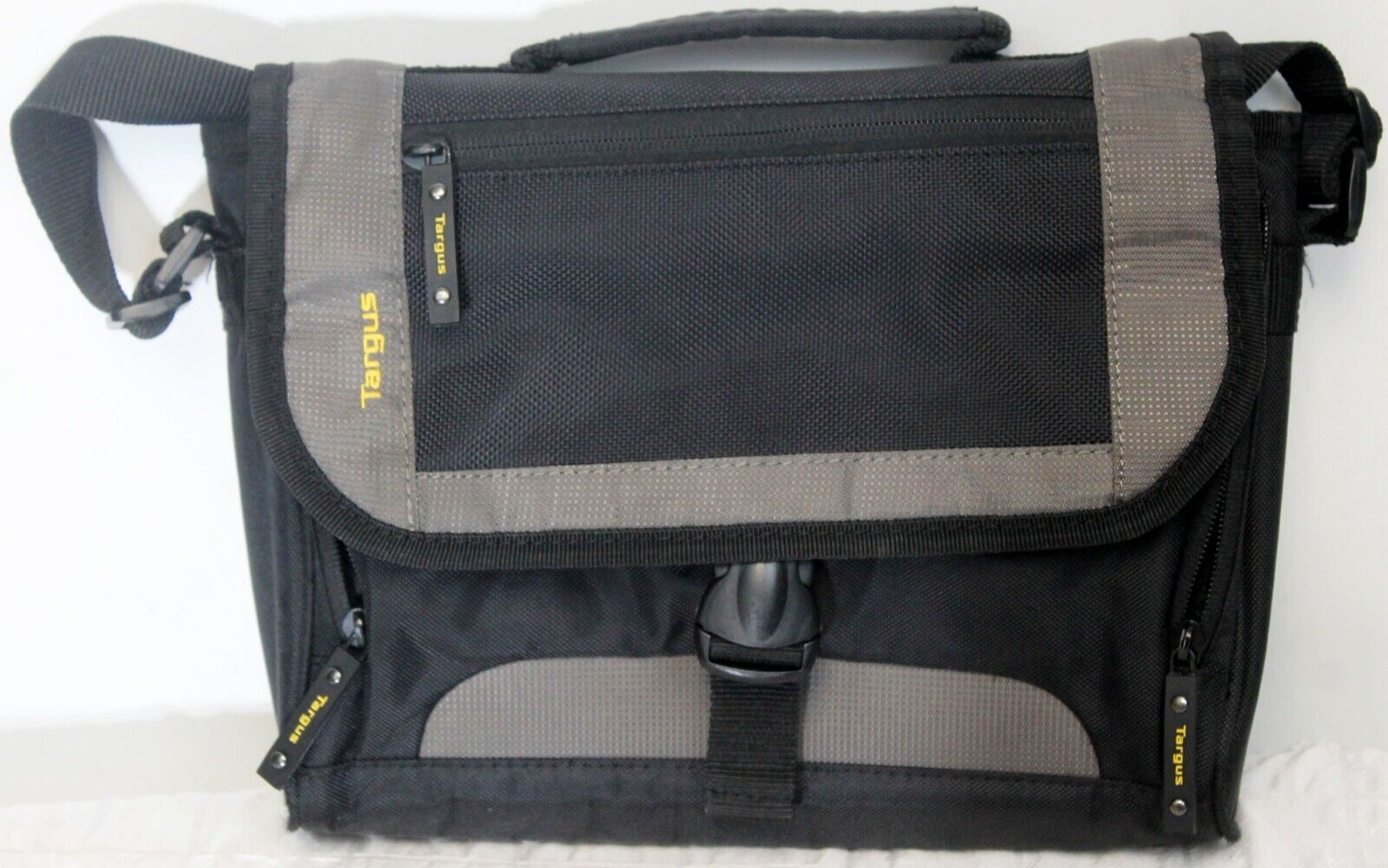 Targus City Gear Black Mini Messenger Bag Tablet Carry Case TSM148-50 Electronic