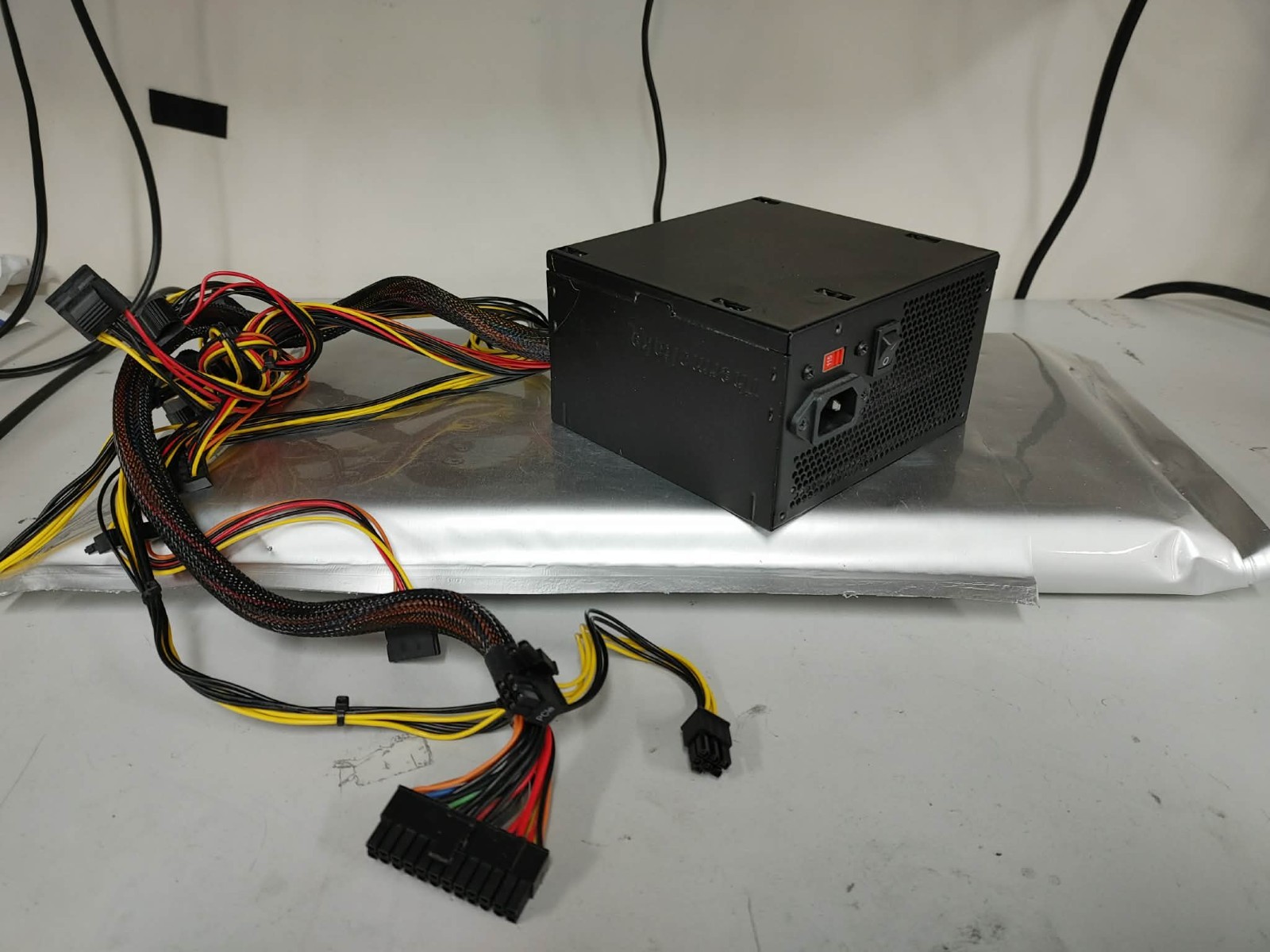 Thermaltake TR2 Series 600W TR2-600NL2NC ATX 12V 2.3 Power Supply 5V 3.3V TR-600