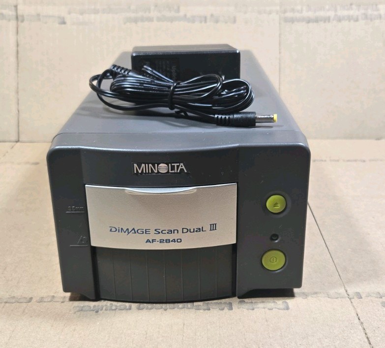 Minolta Dimage Scan Dual III AF2840 35mm Film Scanner 2820 DPI USB 2.0 Unit Only