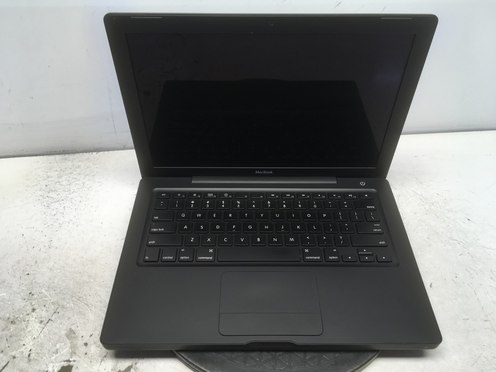 Apple MacBook A1181 Intel Core 2 Duo T8300 2.4 GHz 4 GB NO HDD No Batt