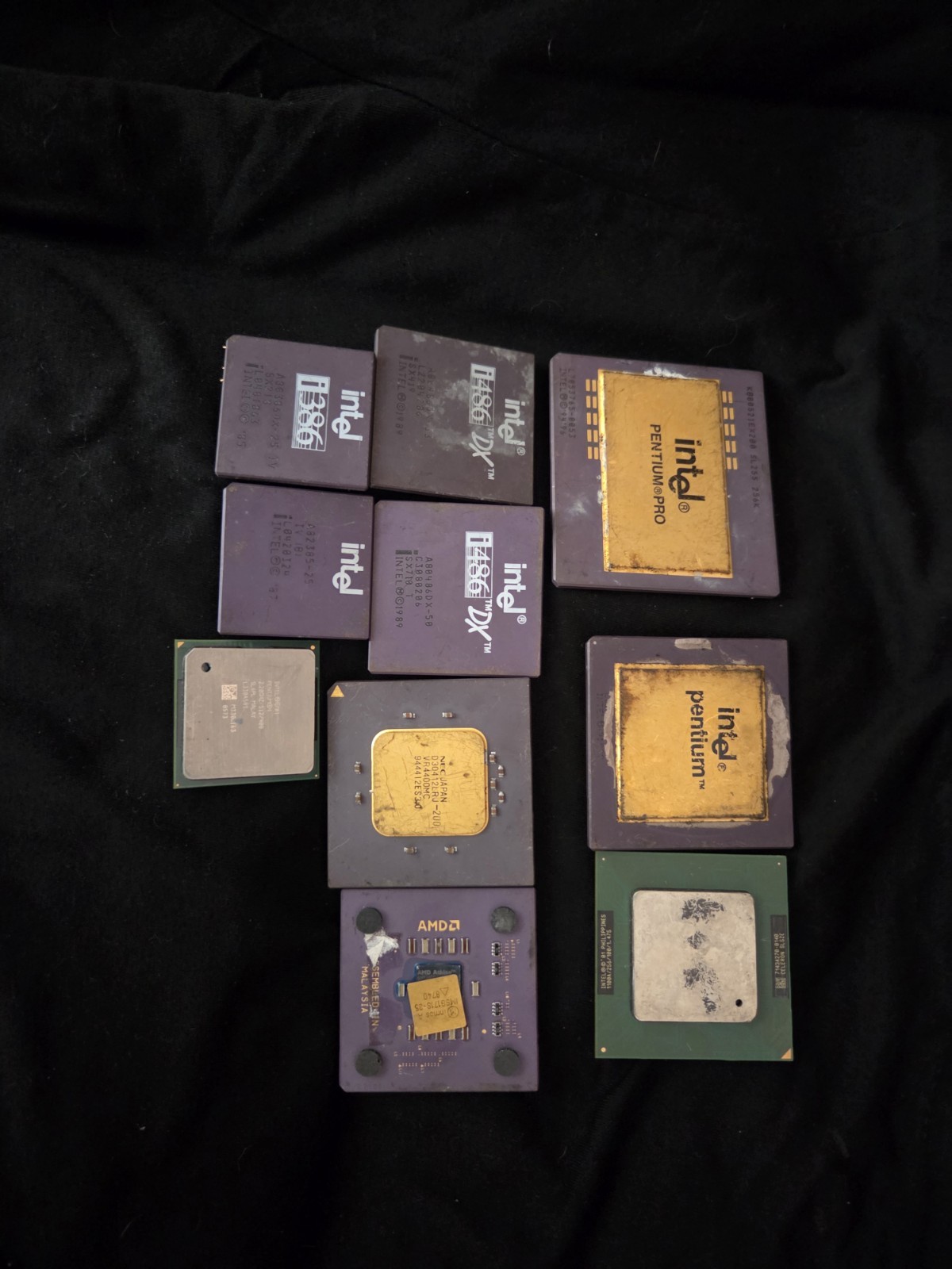 (LOT OF 10)  24K GOLD PIN INTEL CORE PROCESSORS. FROM WORKING UNITS..NOT TESTED