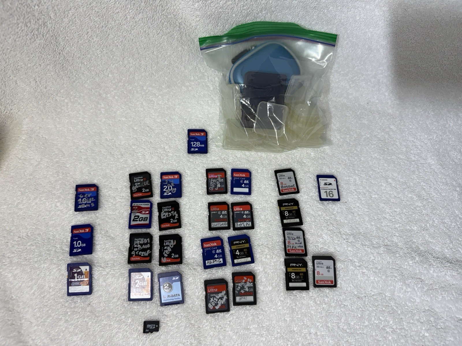 Lot of 27 SD Card Flash Drive Drive Memory + Cases Mixed Mfg & Sizes (C2)