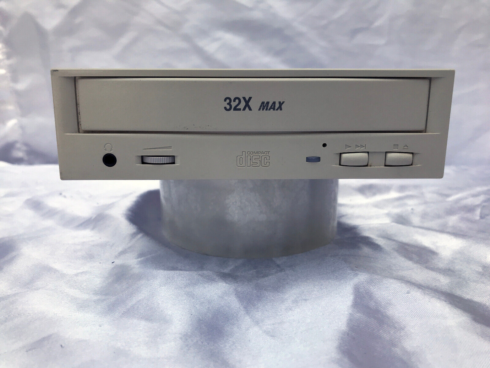 VINTAGE LG MODEL CRD-8322B  32X CD - ROM DRIVE