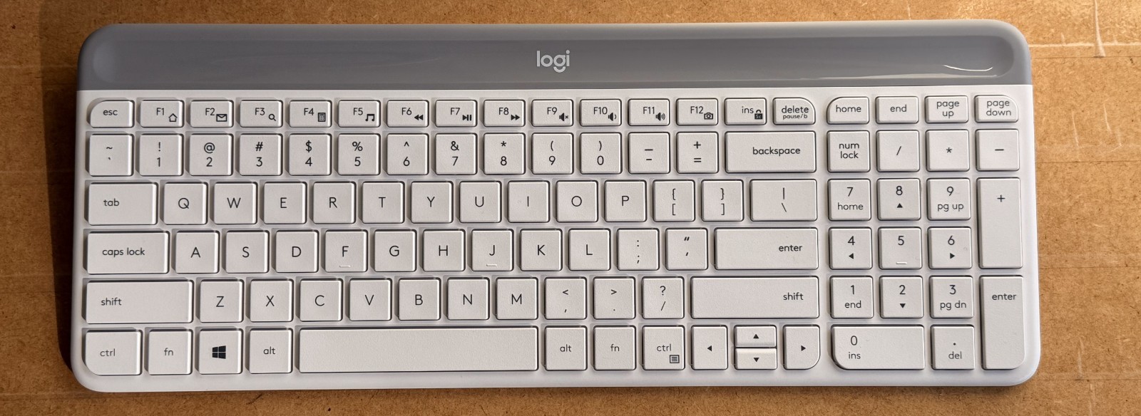 Logitech K470 Slim Wireless Keyboard - White - WITH RECEIVER - MINT CONDITION