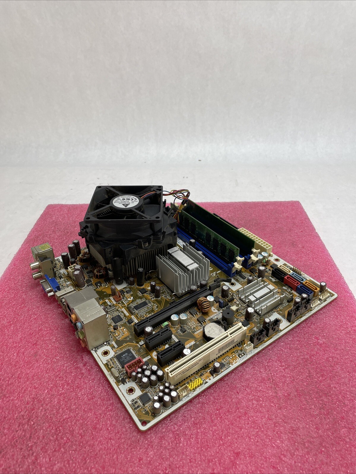 ASUS IPIBL-LB Motherboard Intel Core 2 Quad Q8200 2.33GHz 3GB RAM