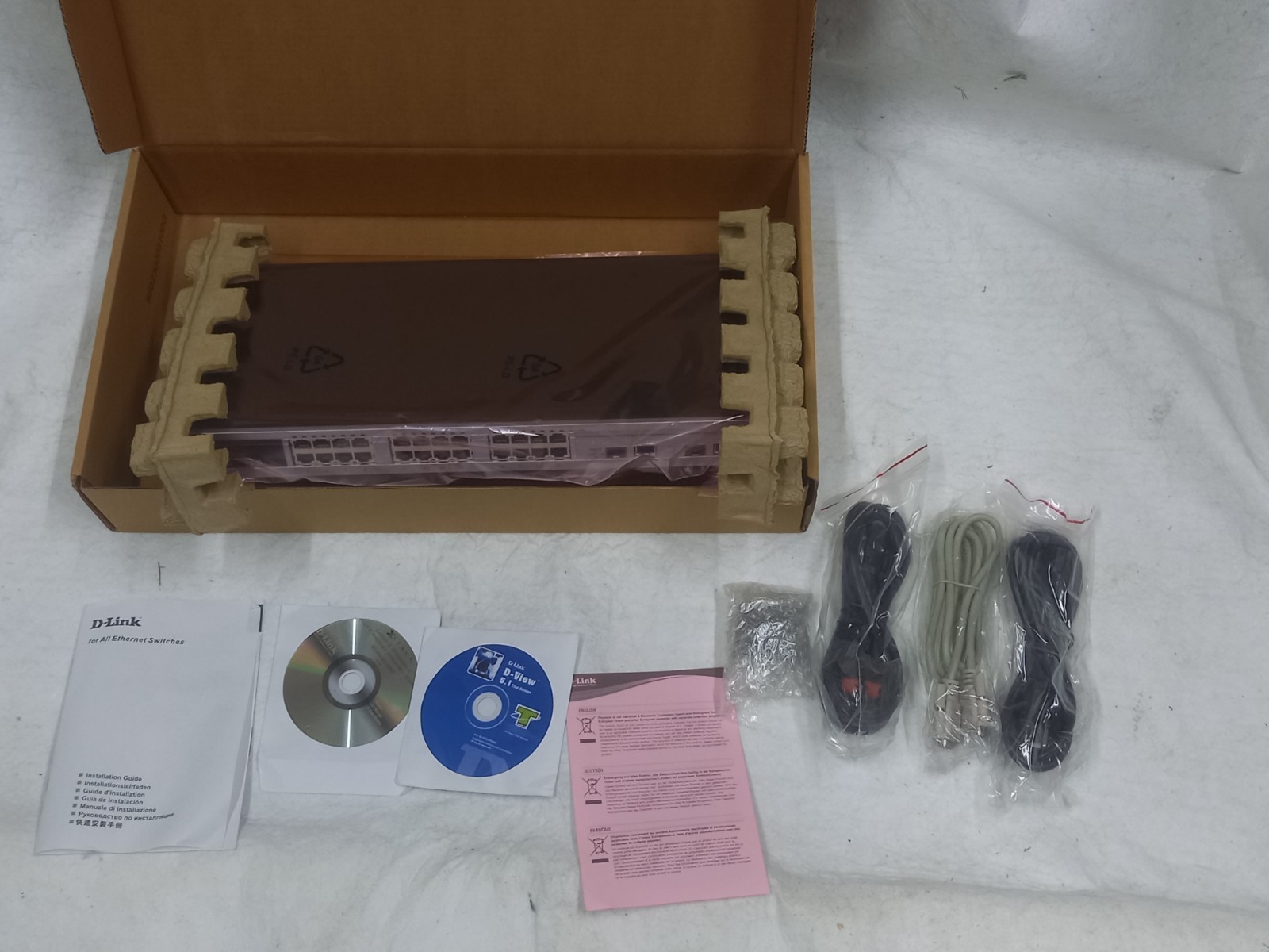 D-Link DES-3526 Ethernet Switch Original Packaging