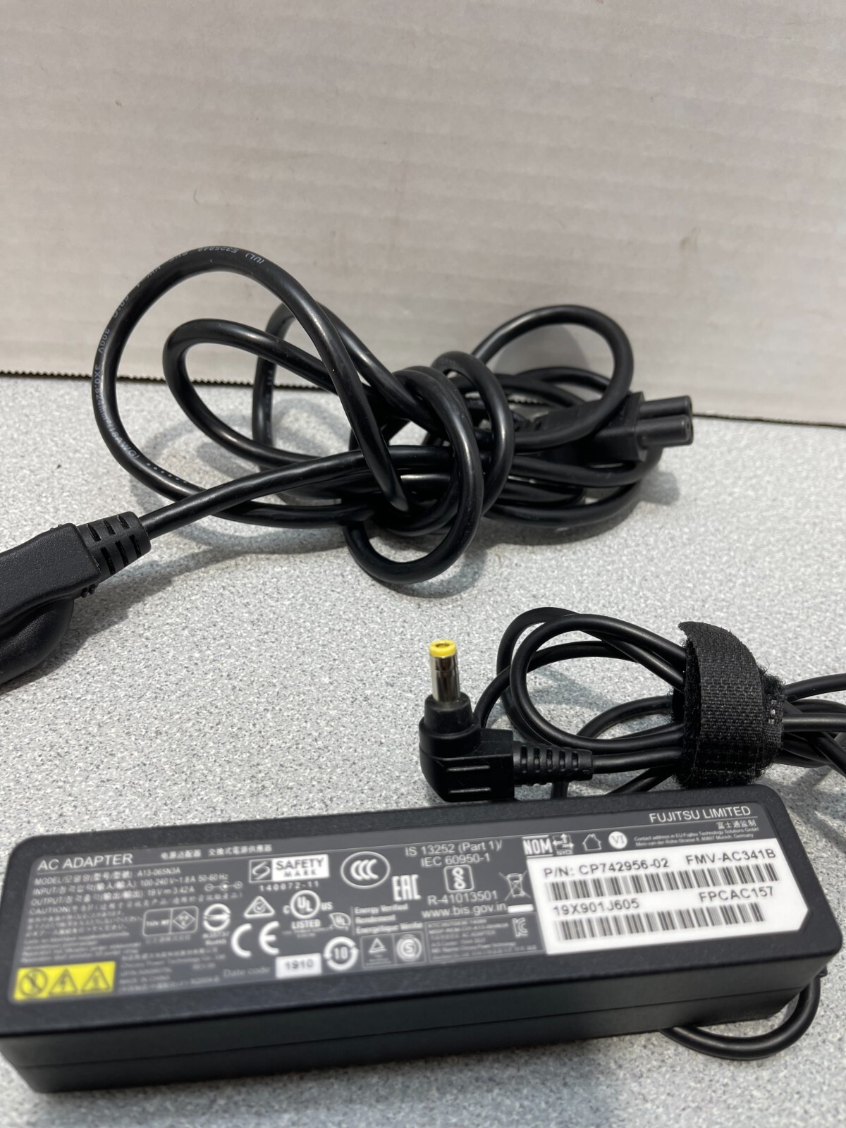OEM Fujitsu T726 Laptop AC Power Adapter CP742956-01 CP500635-01 CP531976-01