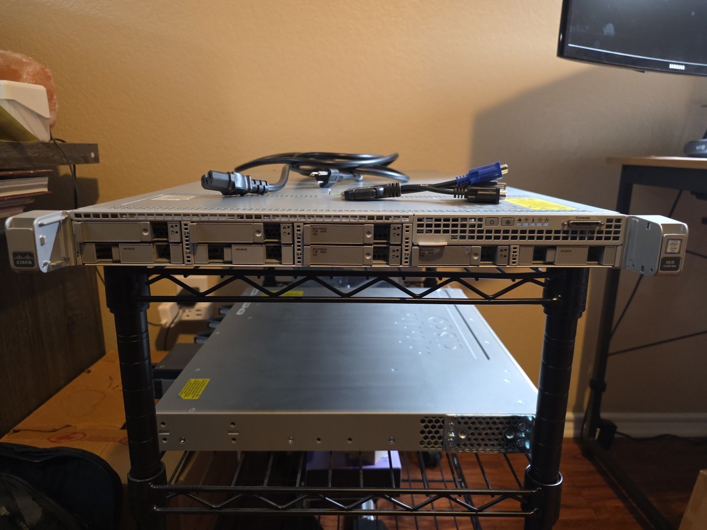 Cisco UCSC-C220-M4 Rack Server