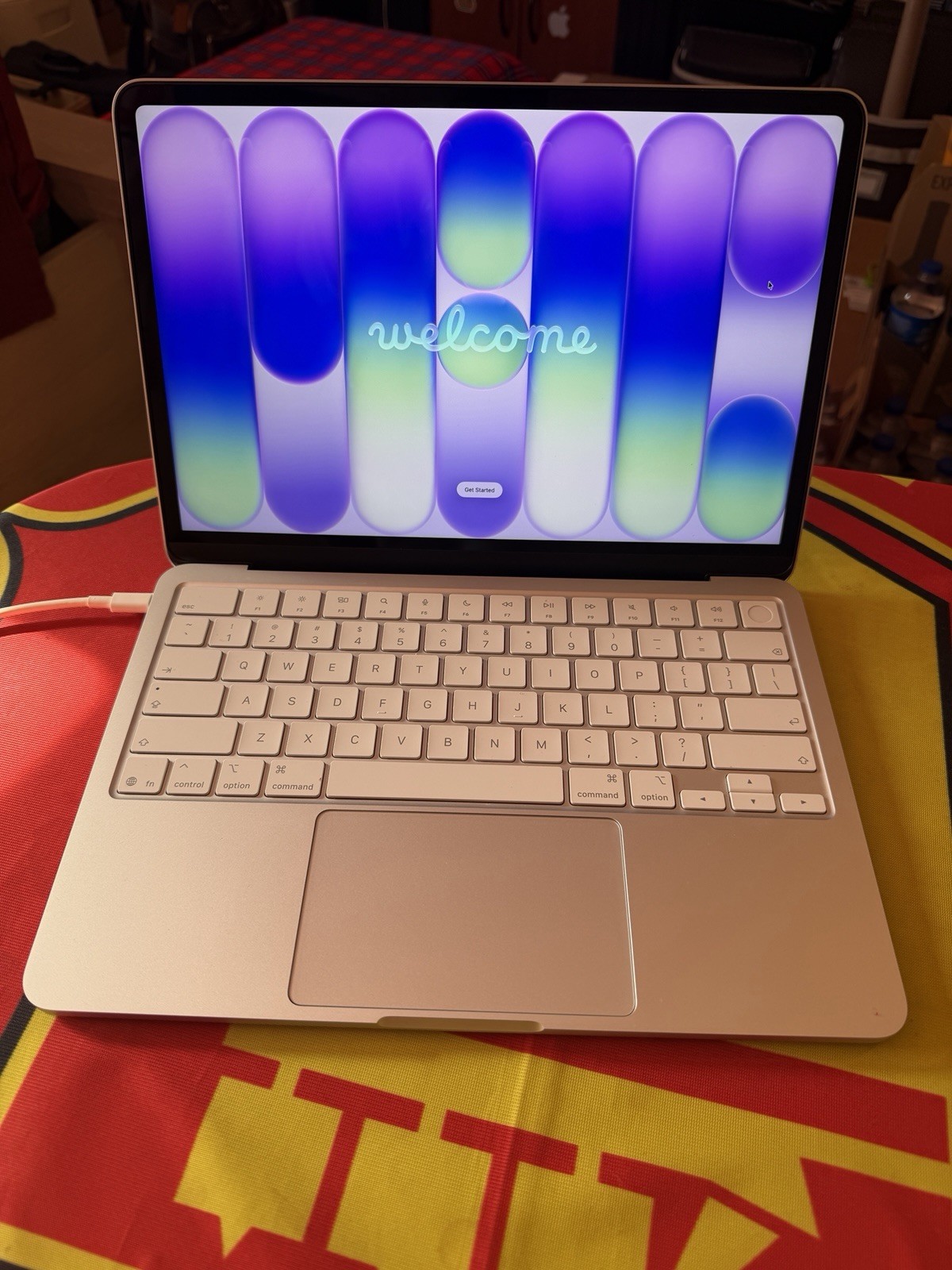 Apple MacBook Neo 13" Silver 8GB RAM 512GB SSD With Touch ID BH🔋🔋100% 2 Cycles