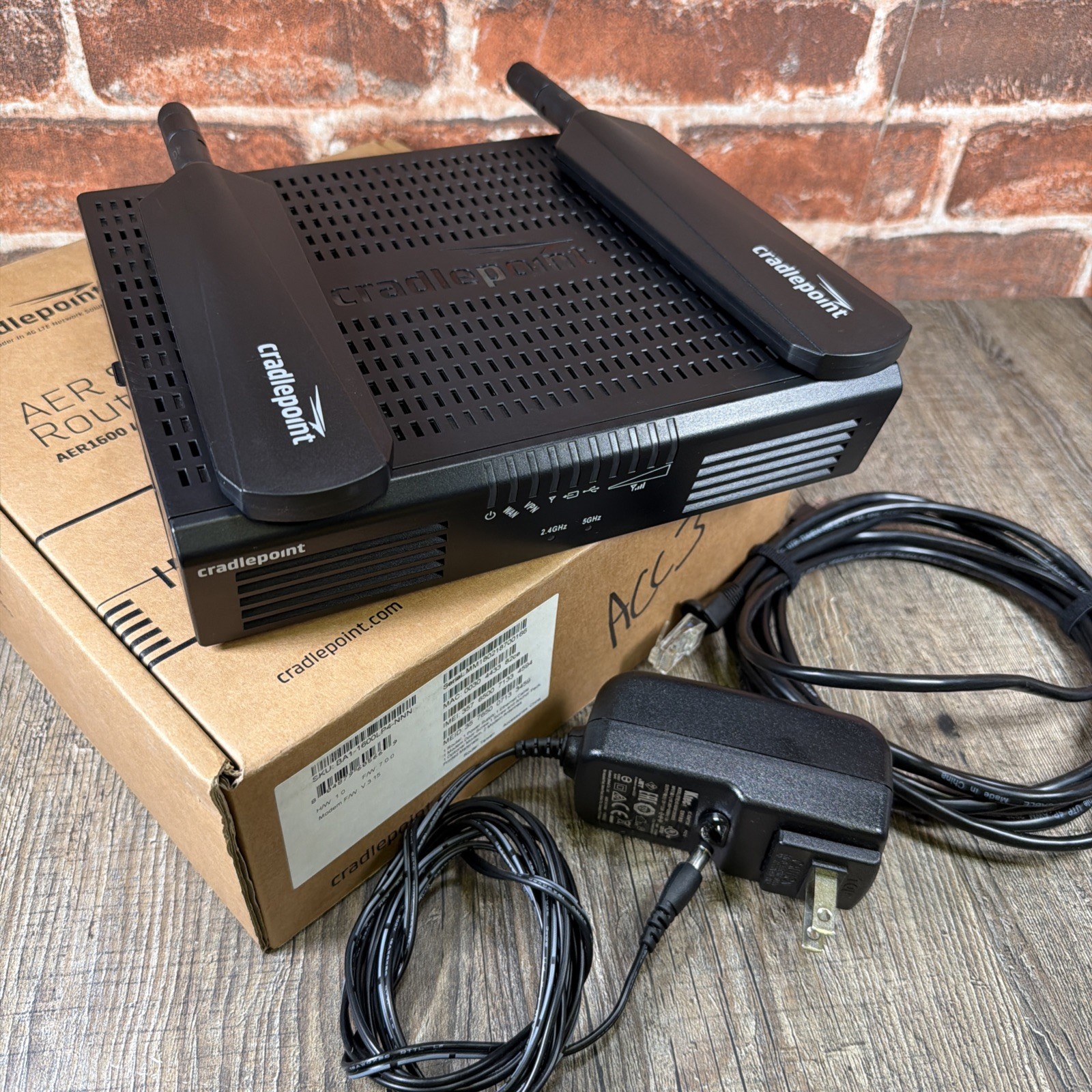 Cradlepoint AER1600LP4 Micro Branch Router 4G LTE WiFi w/ Embedded Modem