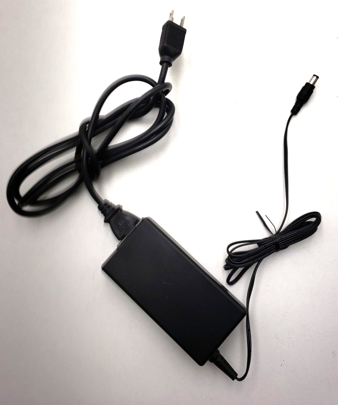 NETGEAR Model: AD8190LF AC Adapter 48V 1.25A 60W W/ Power Cord P/N: 332-10317-01