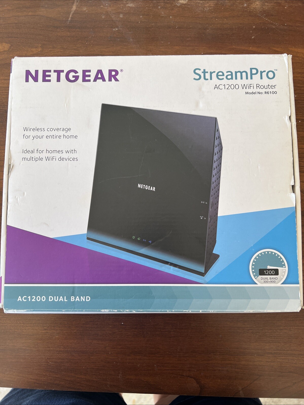 Netgear AC1200 StreamPro Dual-band Wi-Fi Wireless Router R6100-100NAS In Box