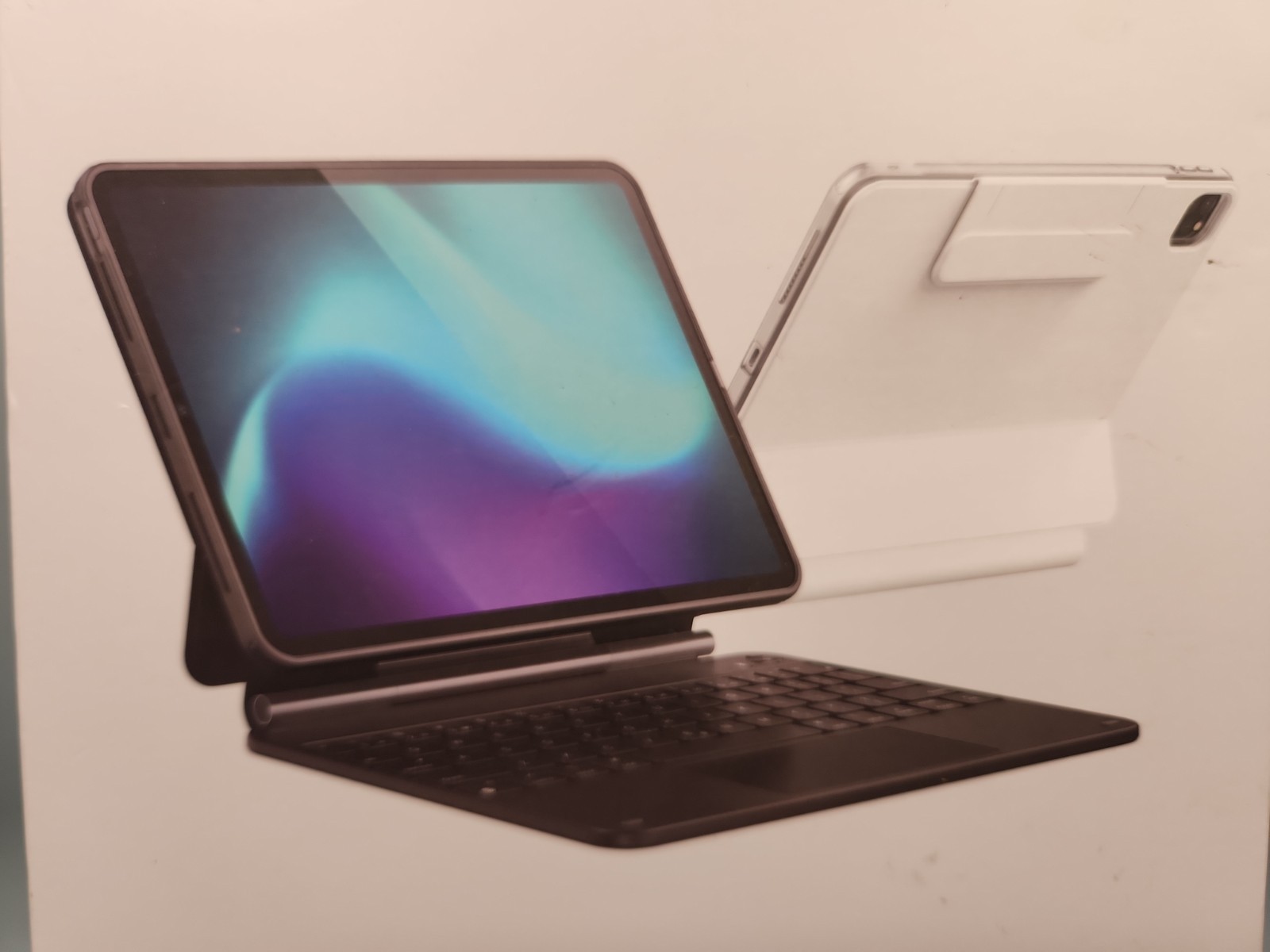 NEW ESR Magnetic Keyboard Case 360 for iPad Pro II (2024). Black
