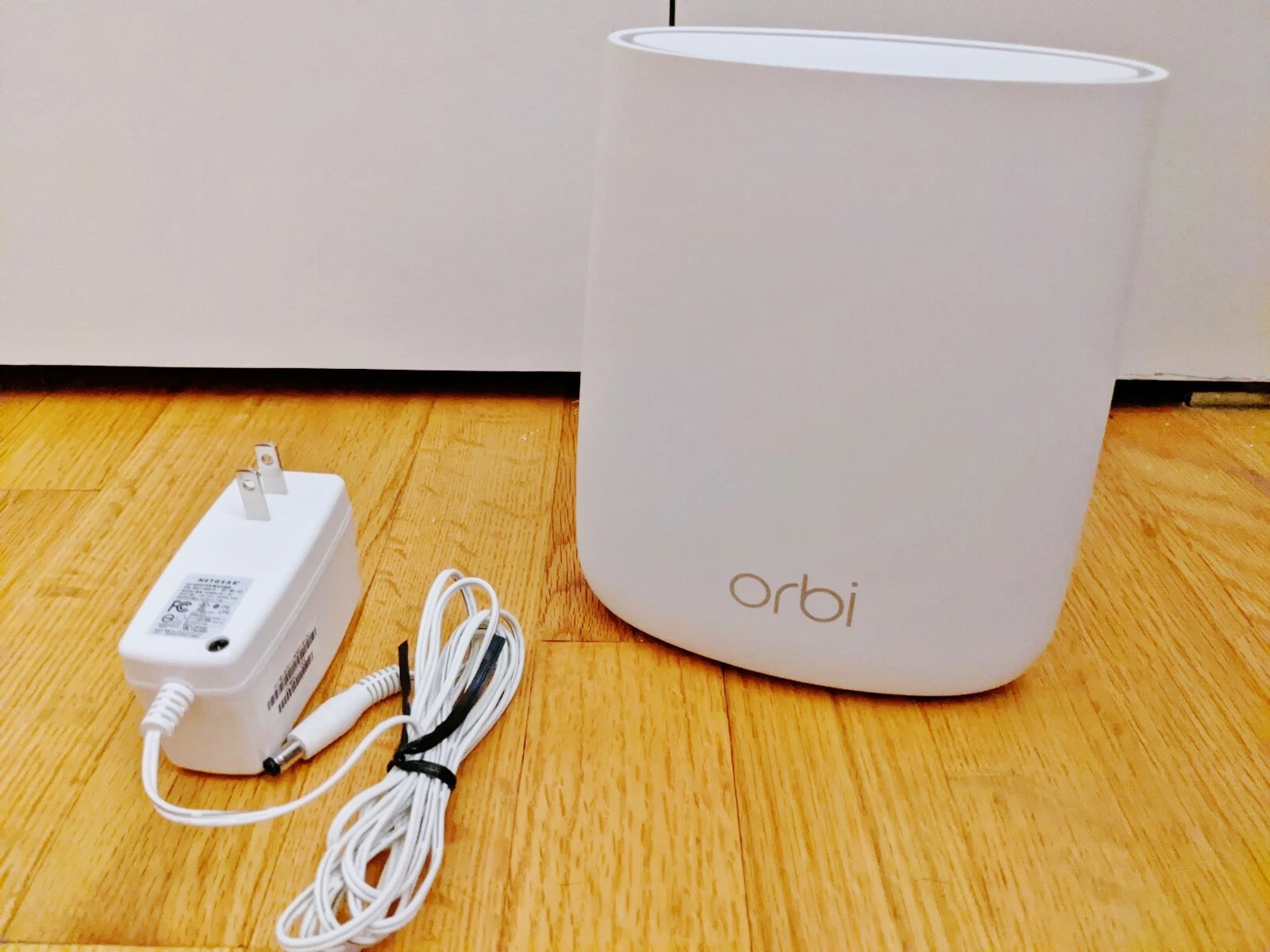 NETGEAR Orbi RBS20 AC2200 Tri-Band Wi-Fi Coverage Whole Home Satellite