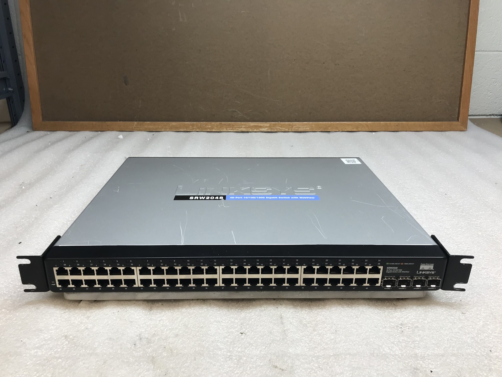 Linksys 48 Port 10/100/1000 Gigabit Switch with Webview SRW2048 with Power Cable