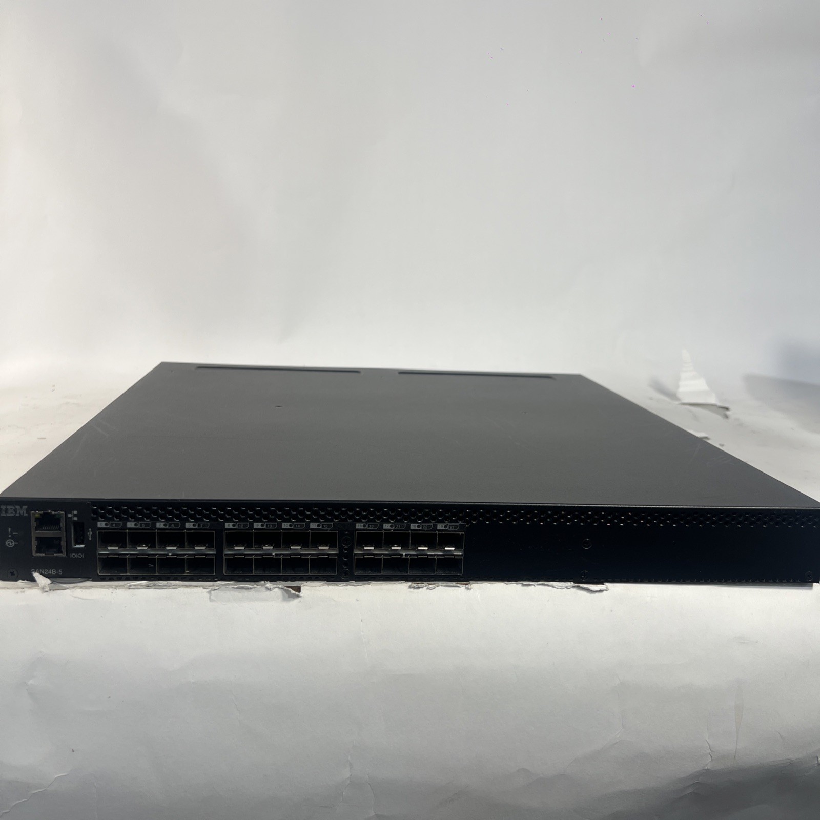 IBM SAN24B-5 2498-F24 