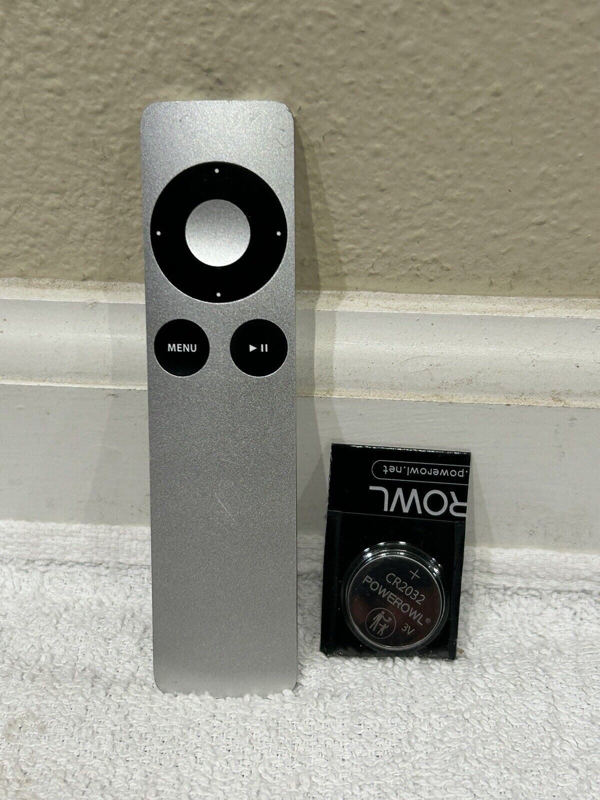 SILVER ALUMINUM IR INFRARED REMOTE - Apple TV, MacBook, A1294 + Sealed Battery