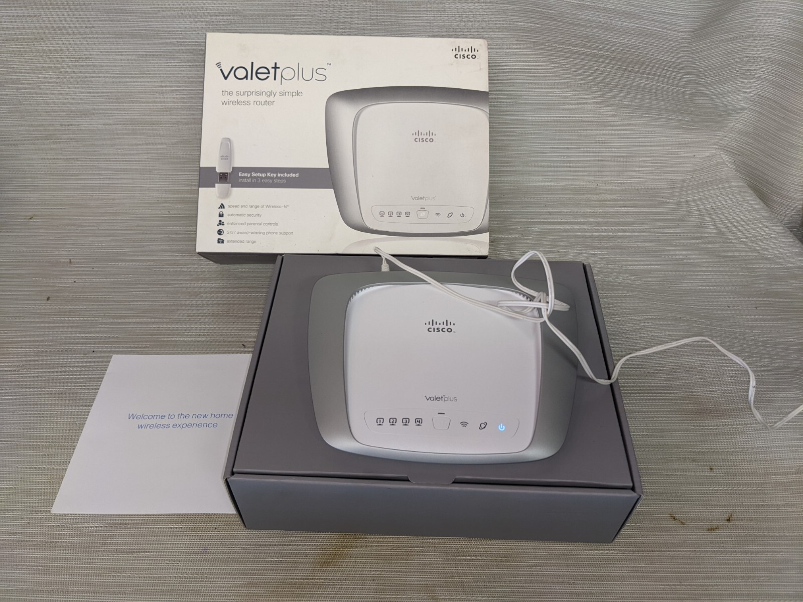 Cisco Valet Plus 300 Mbps 4-Port Gigabit Wireless N Router M20 (L5)