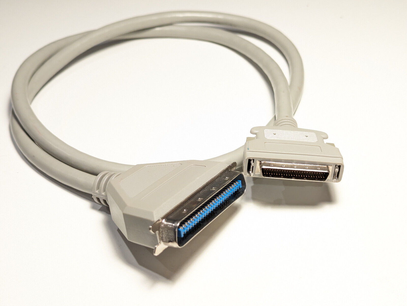 External SCSI Cable 50-pin Centronix 50-pin to HD50 male (clip). 44\