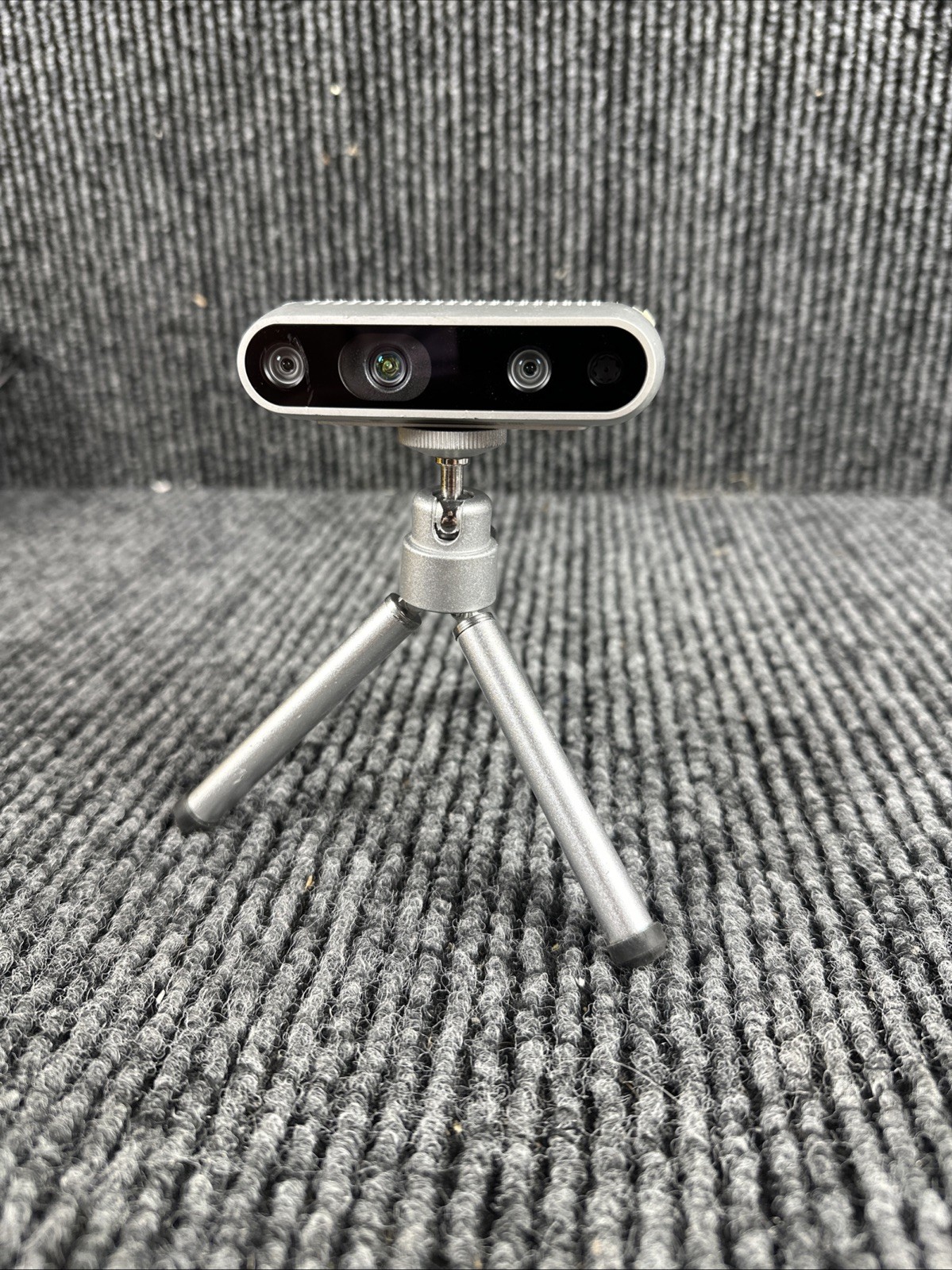 Intel RealSense Depth Camera D435 Silver w/ Stand Missing Top Cover