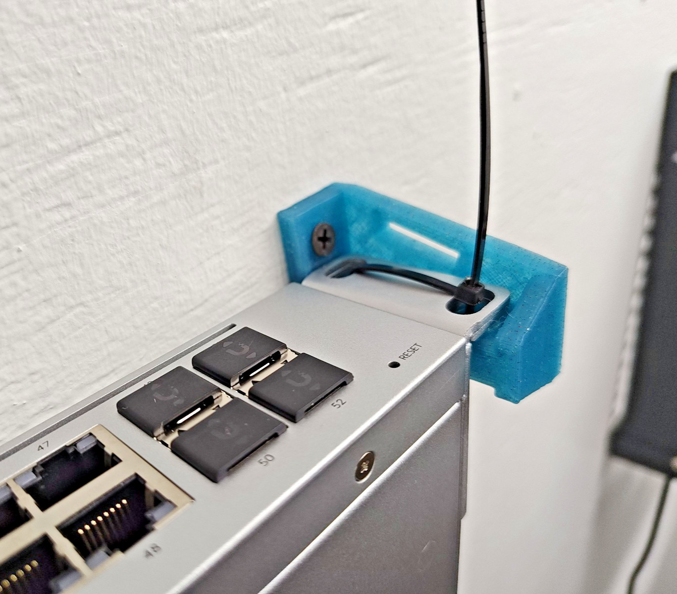 1U universal mount for wall or shelf mounting switches and servers (pair)