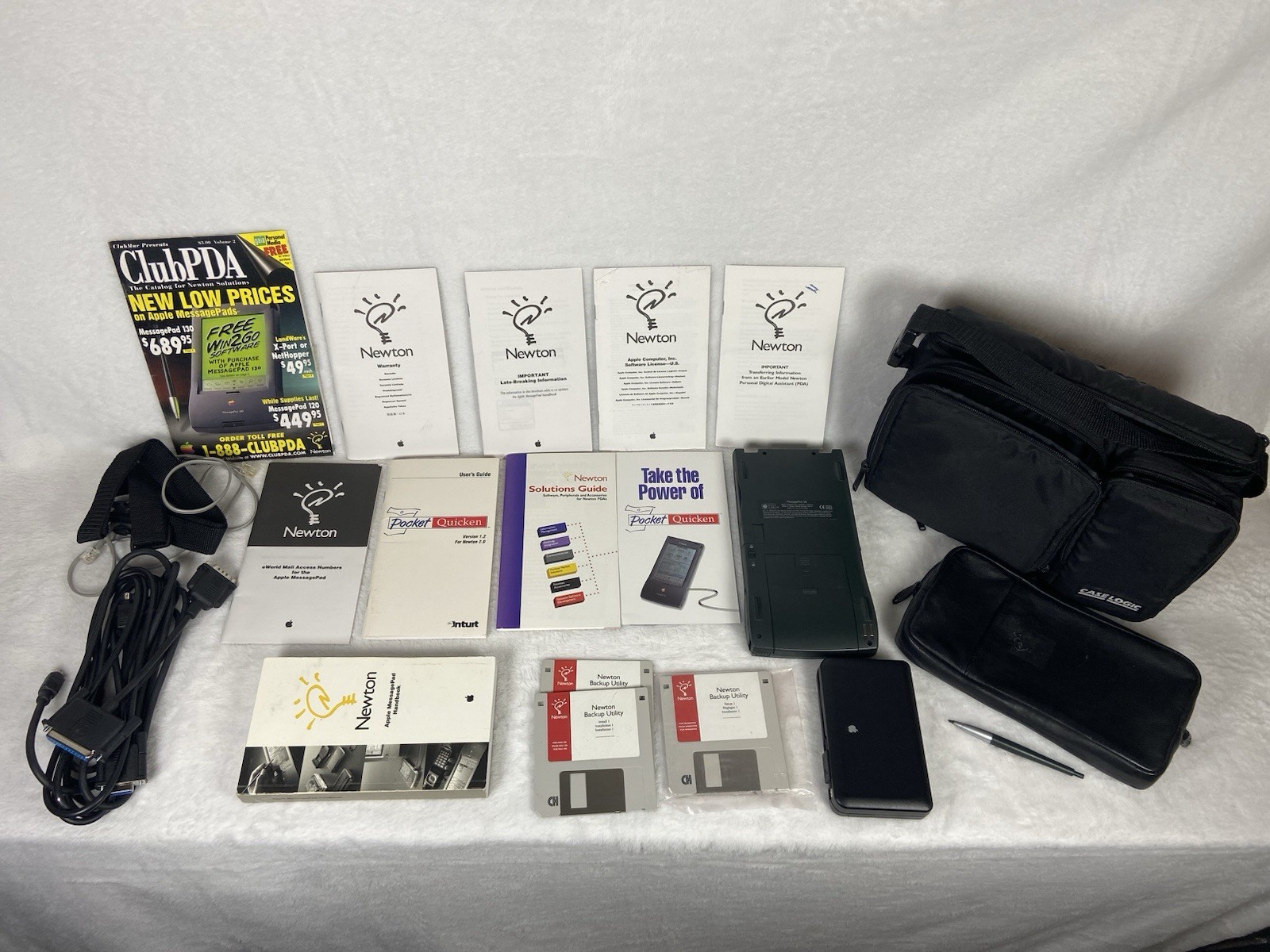 APPLE NEWTON MessagePad 120 w/ Modem Bag Cables and Booklets - Full package