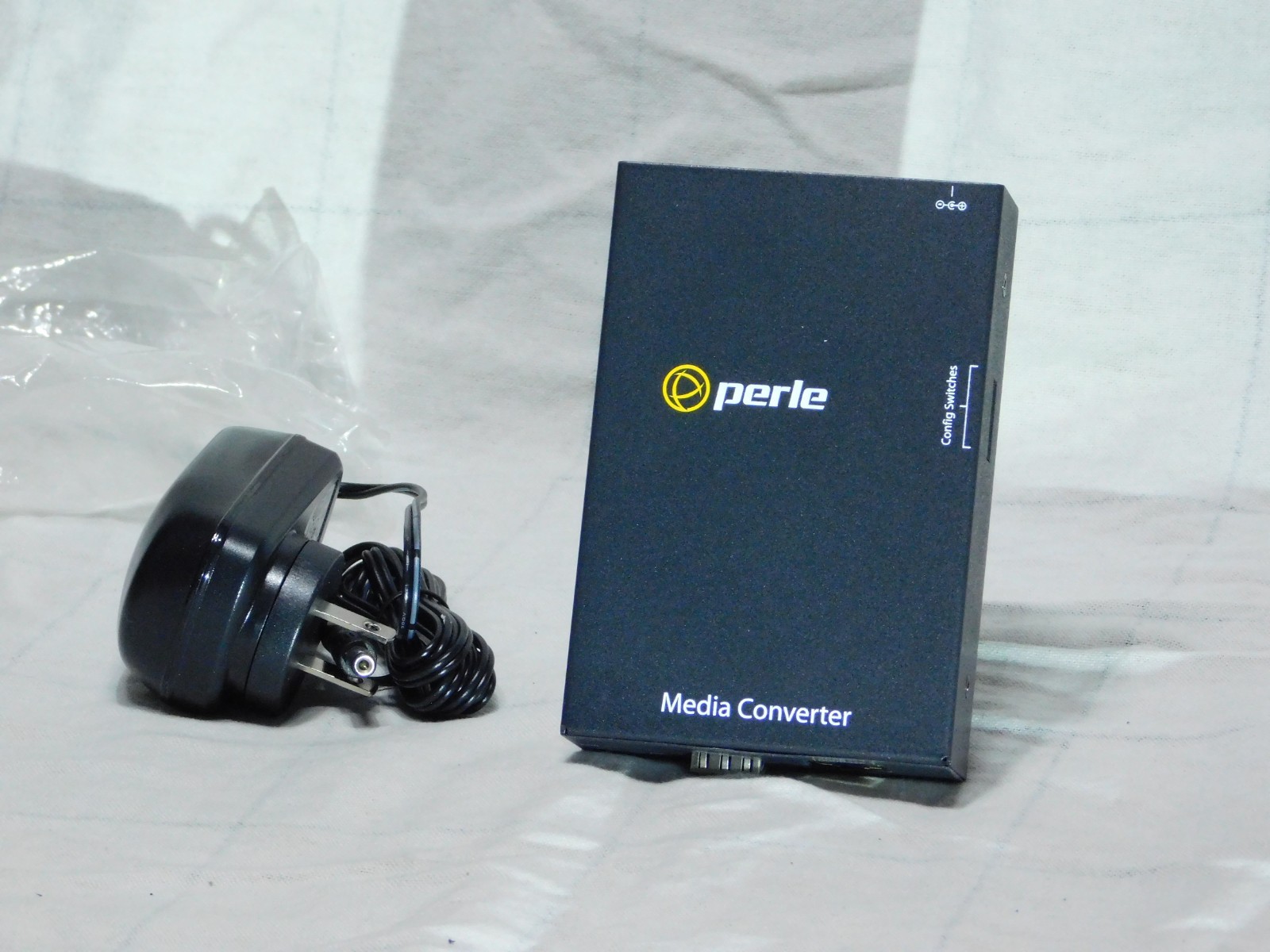 Perle S-1000-SFP Gigabit Media Converter 1000Base-T 1000Base-X Fiber Mode E5D*