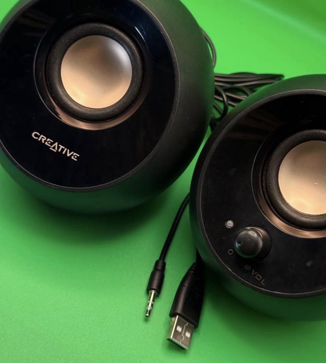 Creative Pebble USB-powered Desktop Speakers – 3.5 mm Audio Connection – MF1680