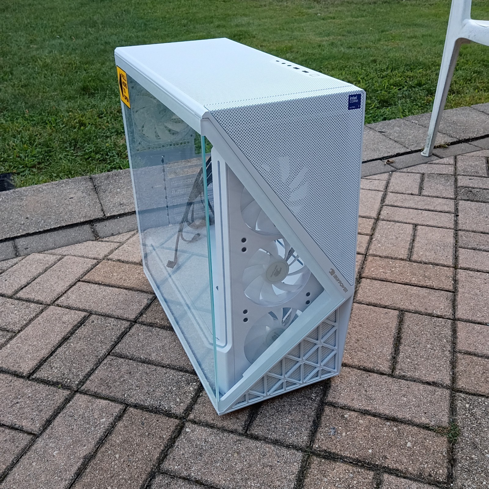 iBUYPOWER Slate 9 Mesh Gaming Case - White LOCAL PICKUP