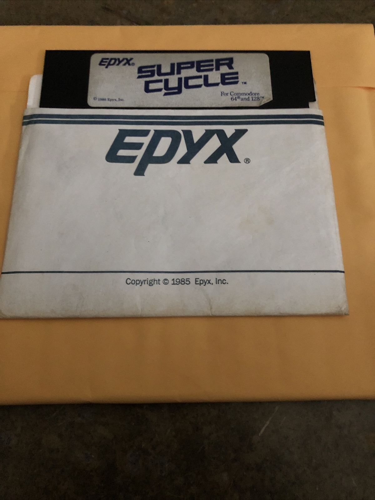 Commodore 64: SUPER CYCLE Original disk- Epyx, 1986