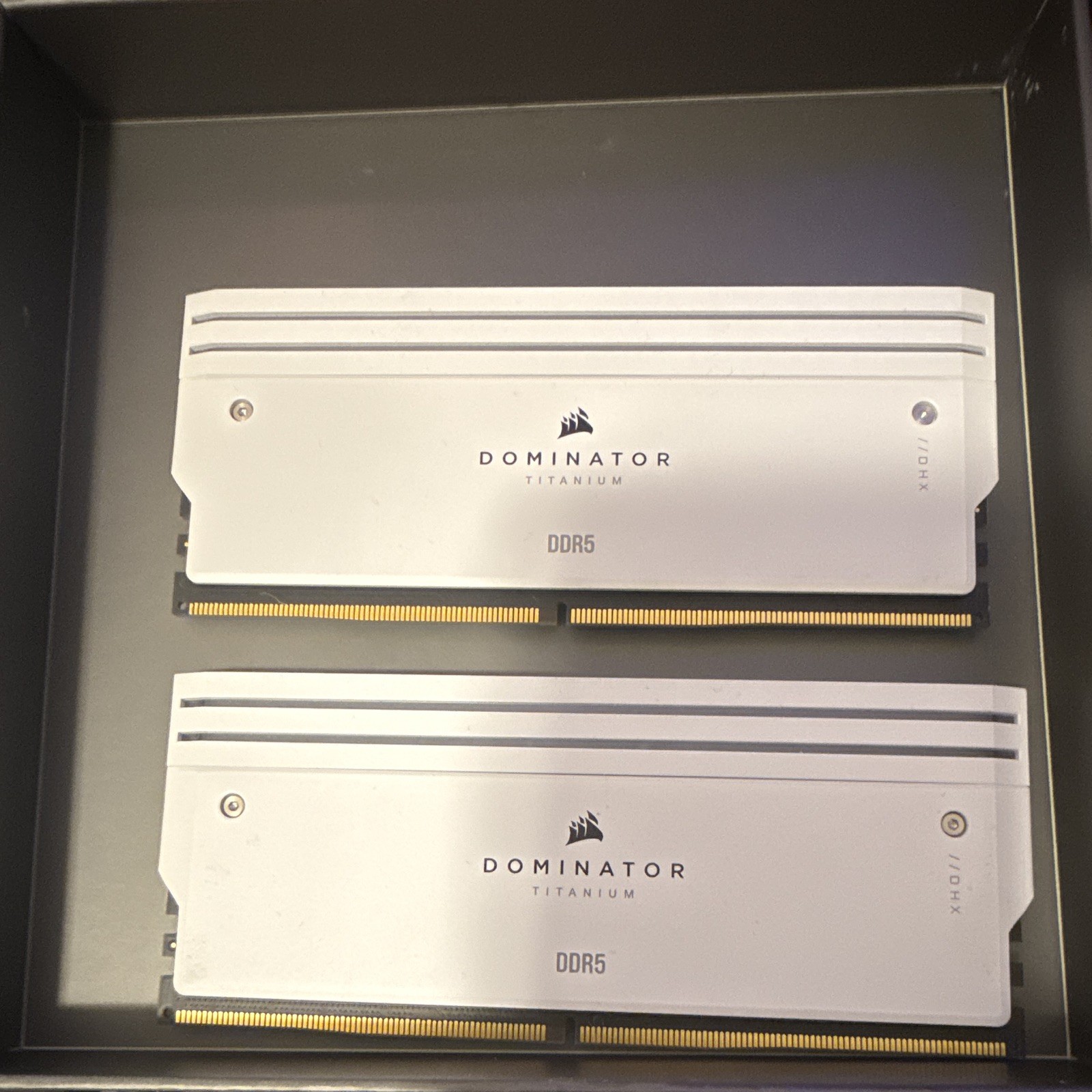 CORSAIR Dominator Titanium RGB DDR5 RAM 32GB (2x16GB) 700CMP32GX5M2X7000C34