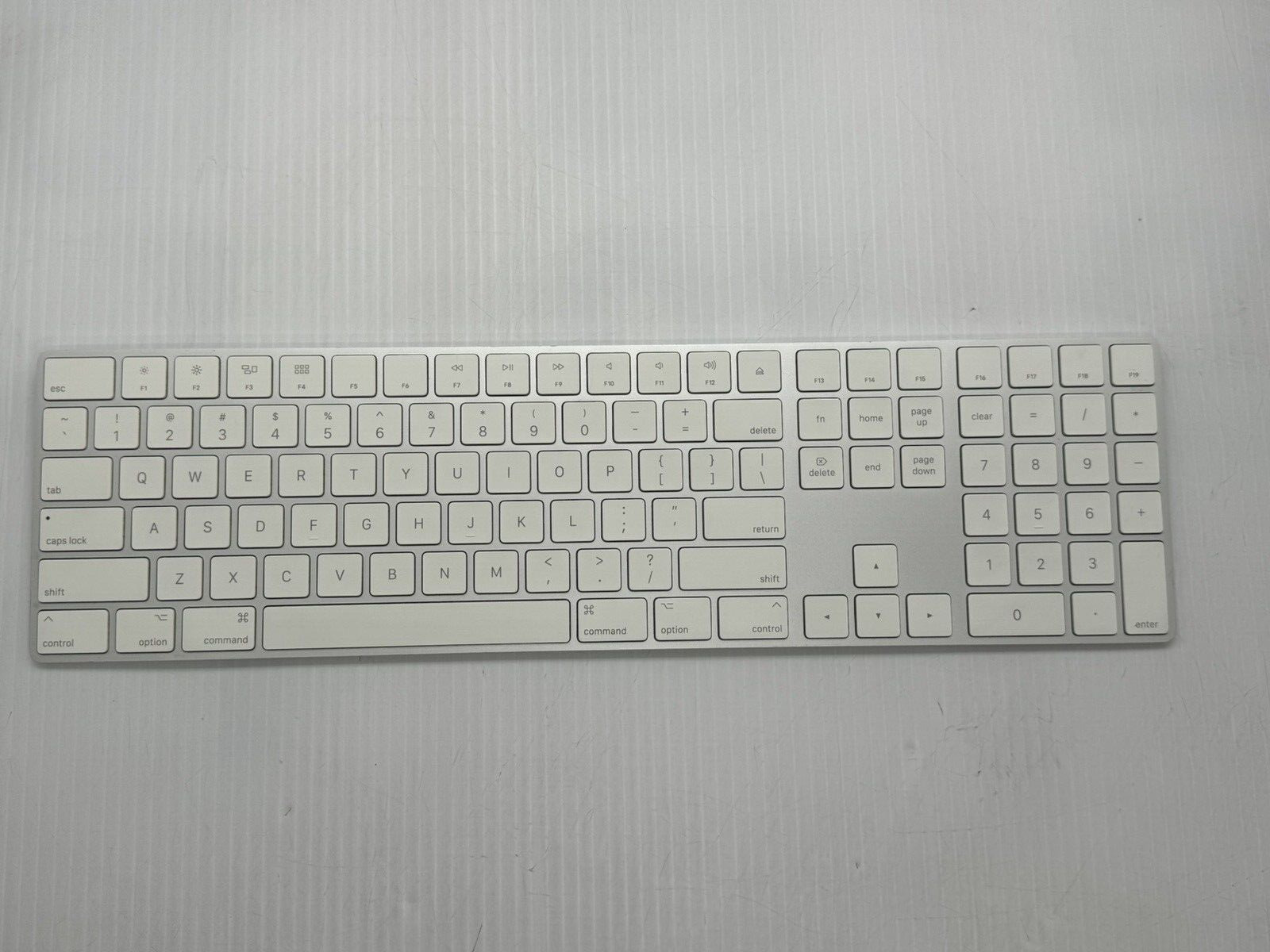 Apple Magic Keyboard with Numeric Keypad Model A1843 No USB cable