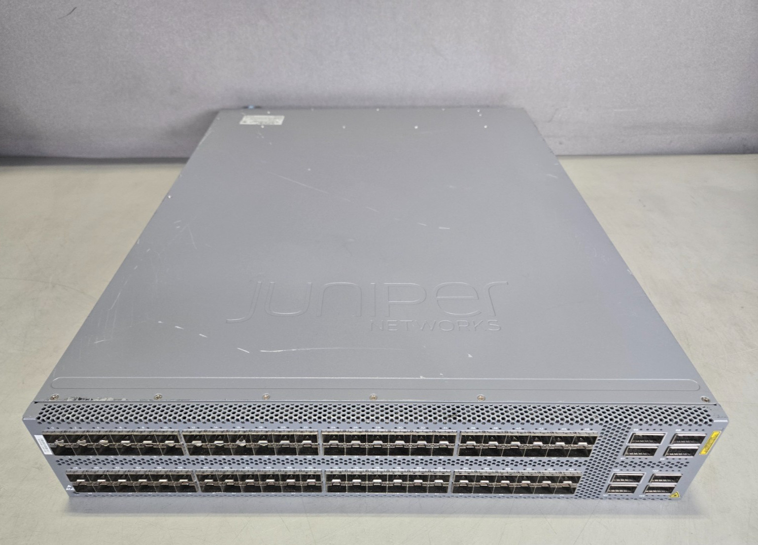 Juniper QFX5100-96S-AFI FP+/SFP PORTS 8QSFP+ PORTS